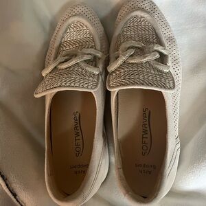 Softwaves cream Loafers